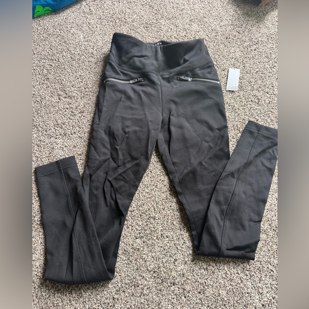 Black High-Waist Active Leggings with Zip Pockets